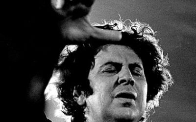 Φτωχότερη η Ελλάδα και ο Πολιτισμός – Οι εργαζόμενοι τιμούν τη μνήμη του Μίκη Θεοδωράκη